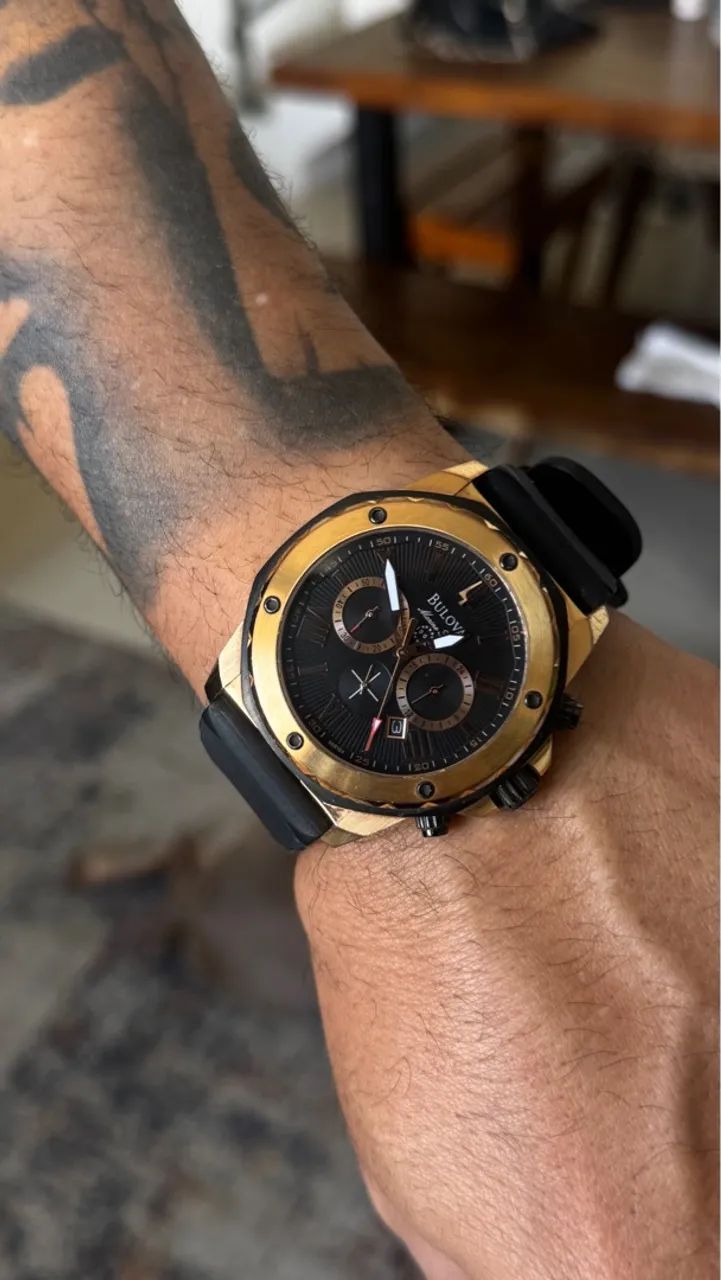 Bulova Muito novo 