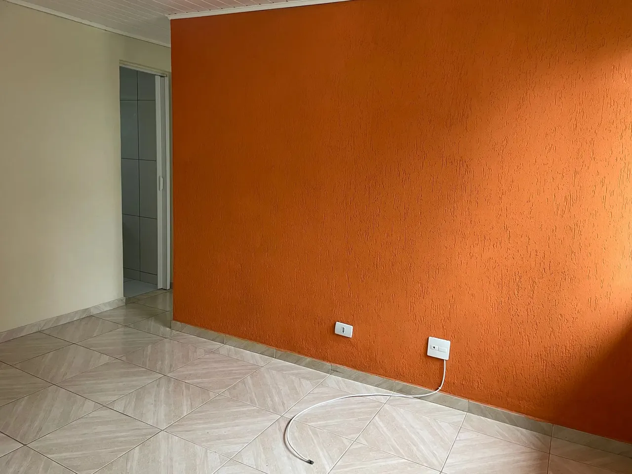 Imóvel para aluguel tem 40 metros quadrados com 2 quartos em Cajuru - Curitiba - PR