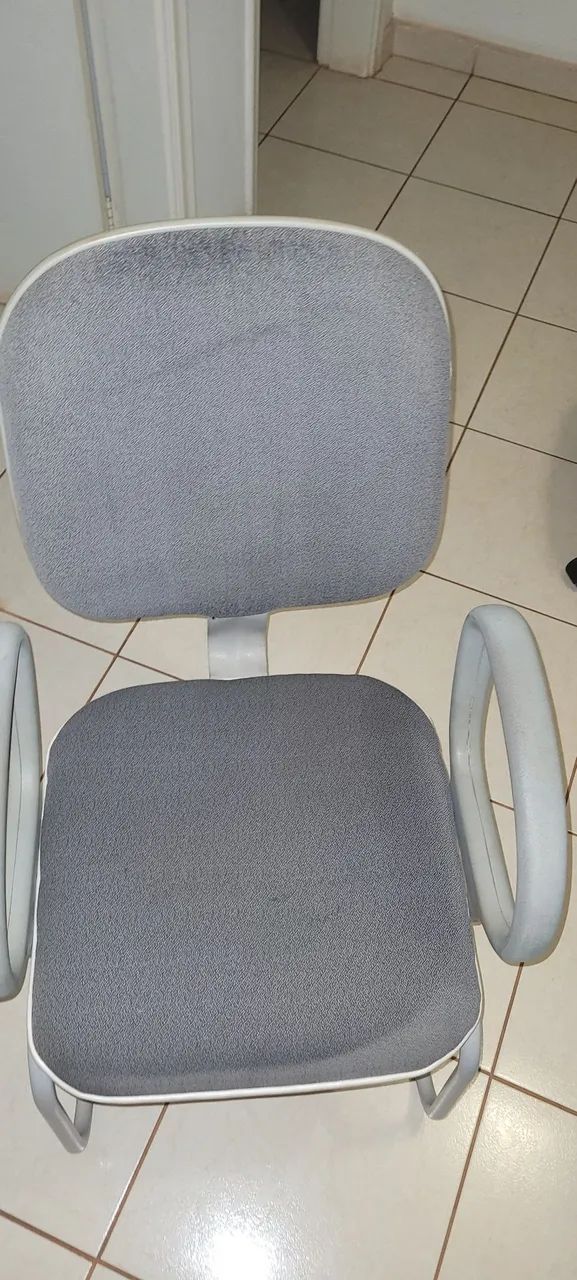 Cadeira de escritório cinza