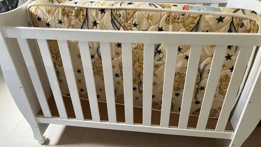 Berço que vira cama e sofa com colchão  - Foto 4
