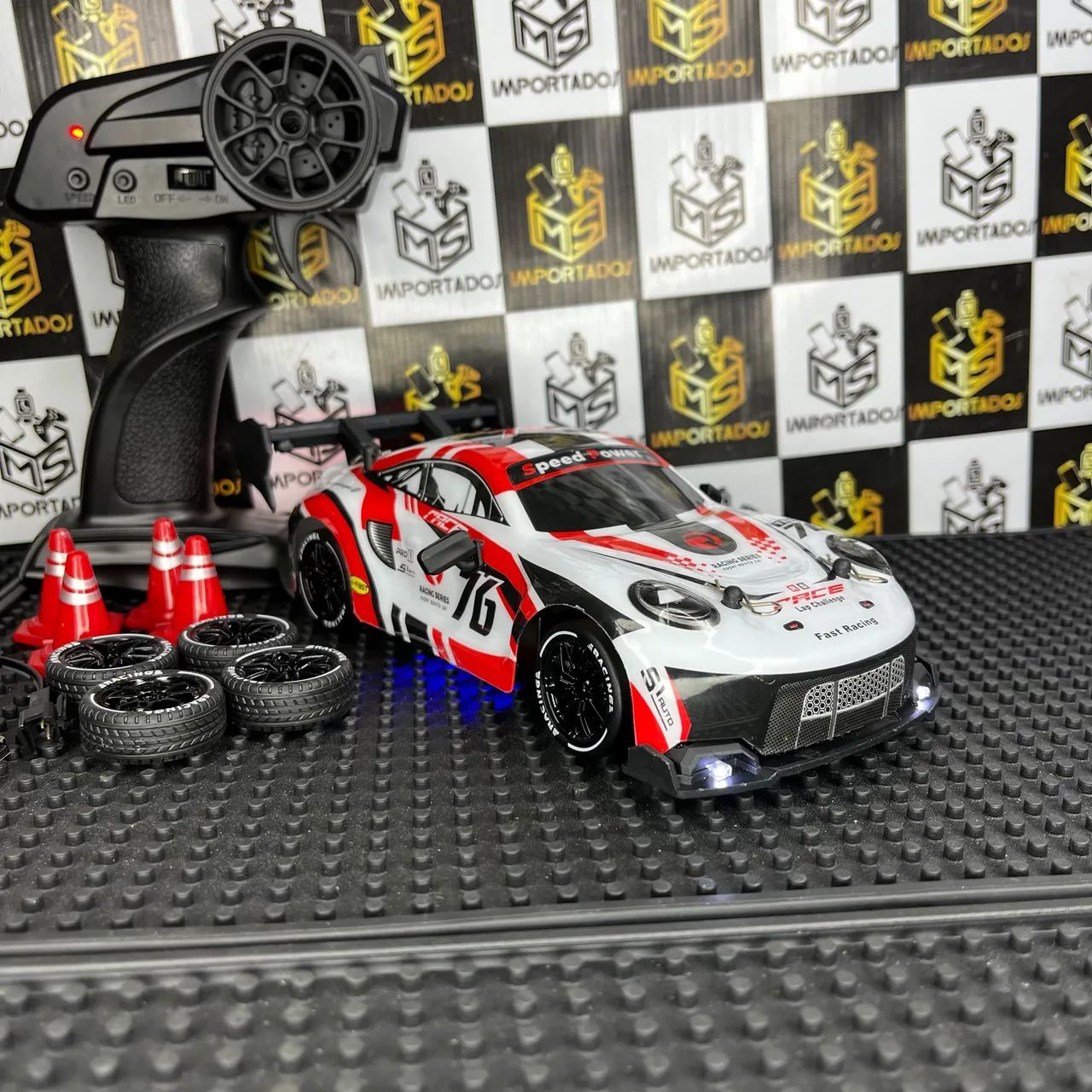 Carrinho Drift Controle Remoto com LED - Pneus Extras e Cones