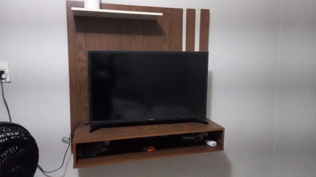Painel com TV smart Samsung 32