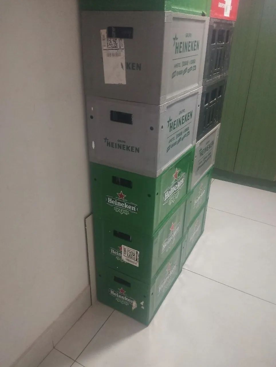 5 Engradados de cerveja Heineken com 120 garrafas 