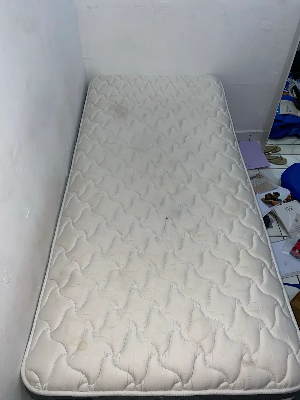 Cama Box De solteiro, 1 ano de uso, Valor 400$