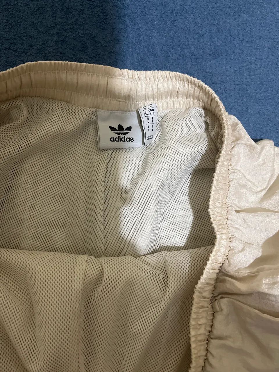 Bermuda bege Adidas - Foto 3