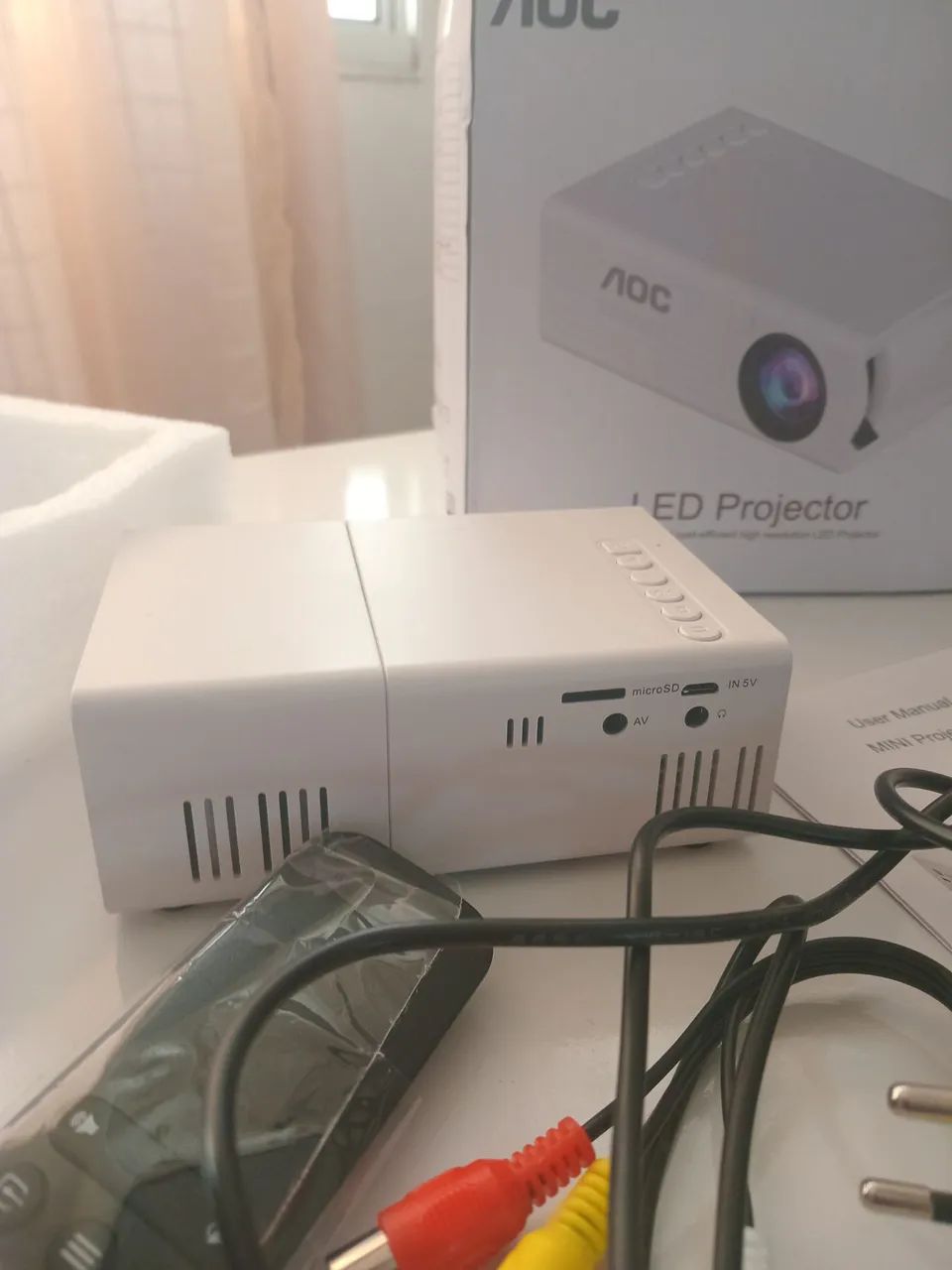 Mini projetor LED AOC Q1 - Foto 4