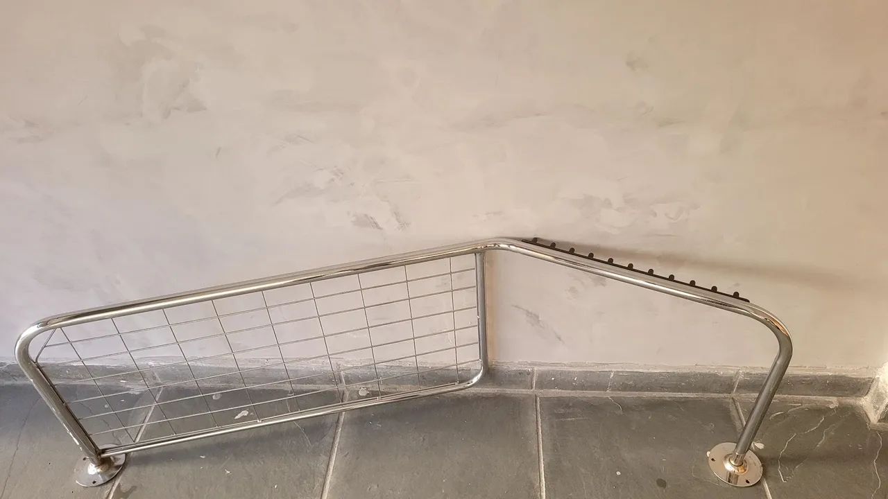 Arara de Parede Para Roupas  - Foto 2