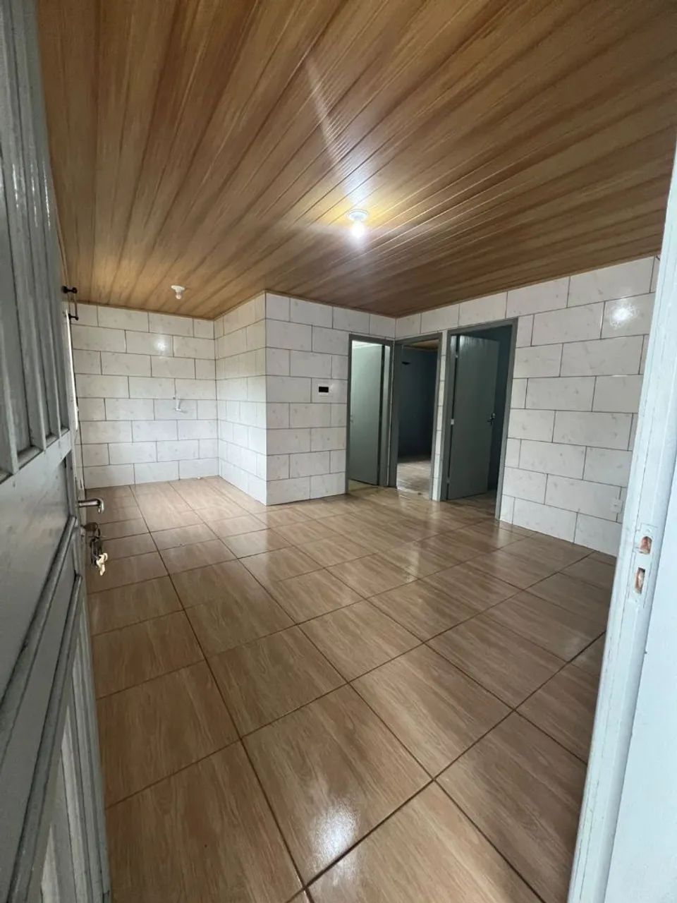 Aluga-se casa sozinha no terreno  - Foto 2