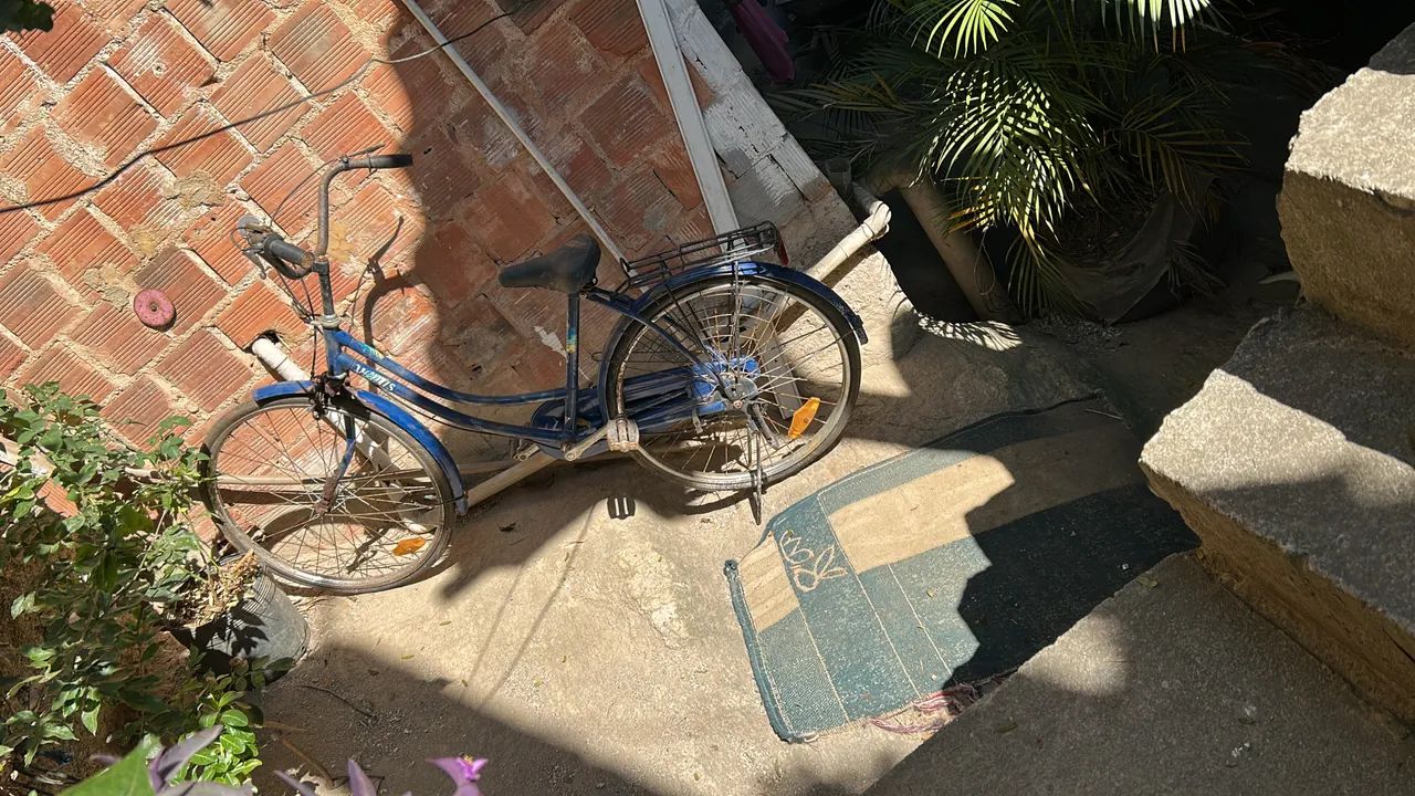 Bicicleta antiga para restauração 