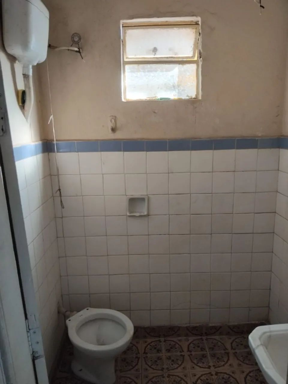 CASA COM 2 QUARTOS, 1 GARAGEM . SETOR CENTRO OESTE , UMA RUA ACIMA DA BERNADO SAYÃO - Foto 5