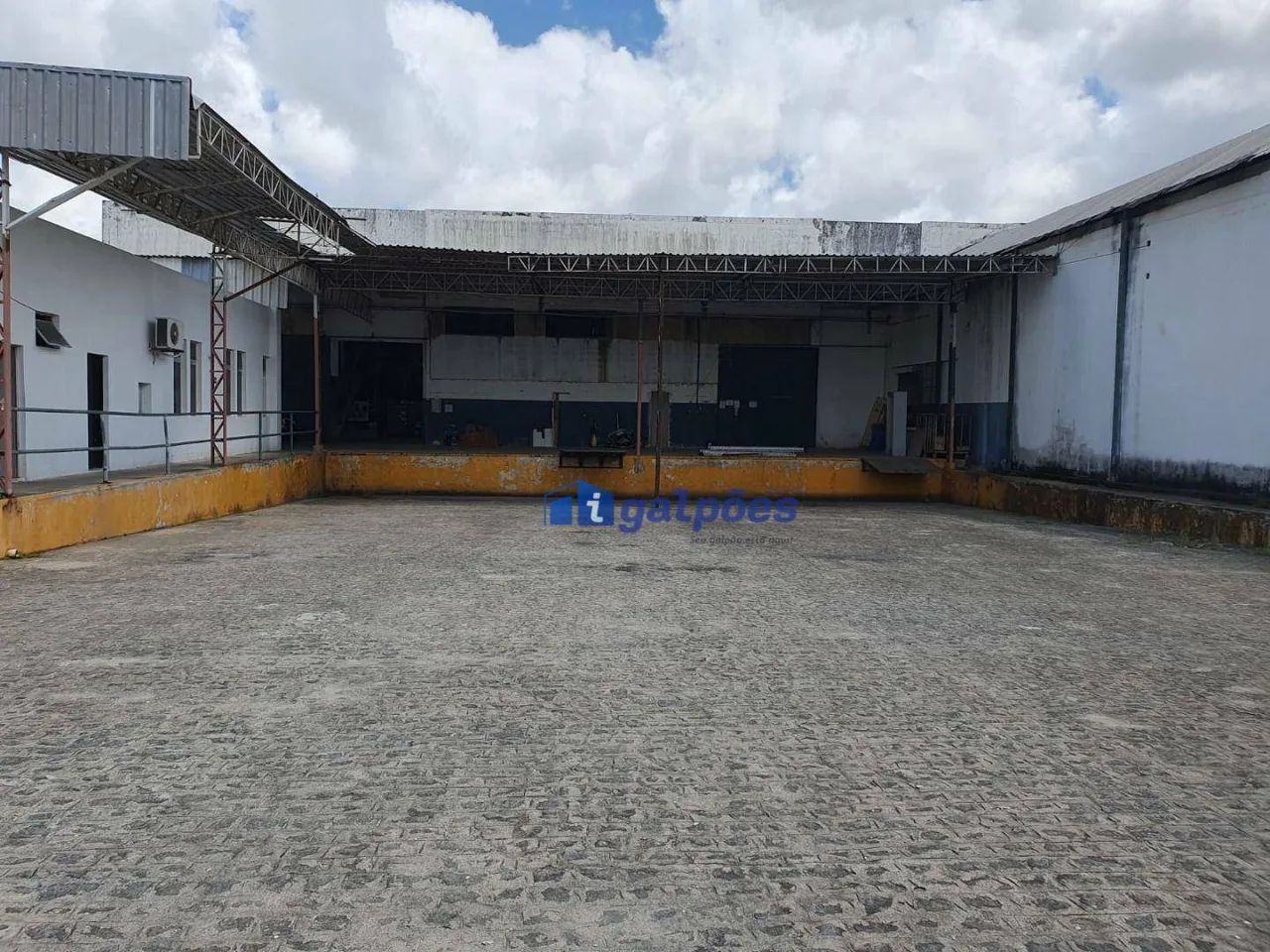Galpão com 2.200 m² dentro de Condomínio em Paulista - PE
