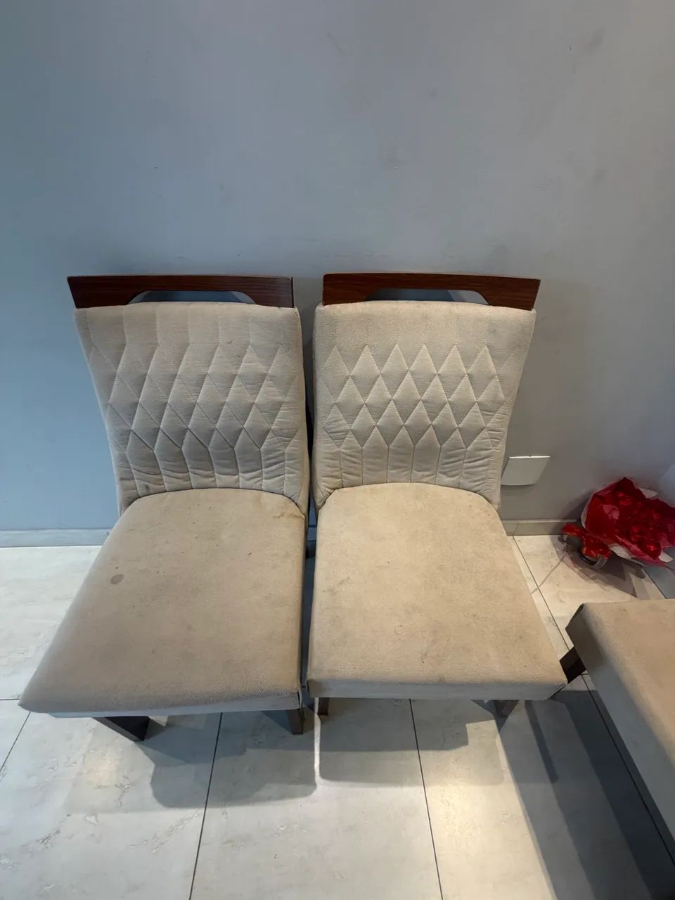 4 Cadeiras beje 20,00 cada - Foto 5