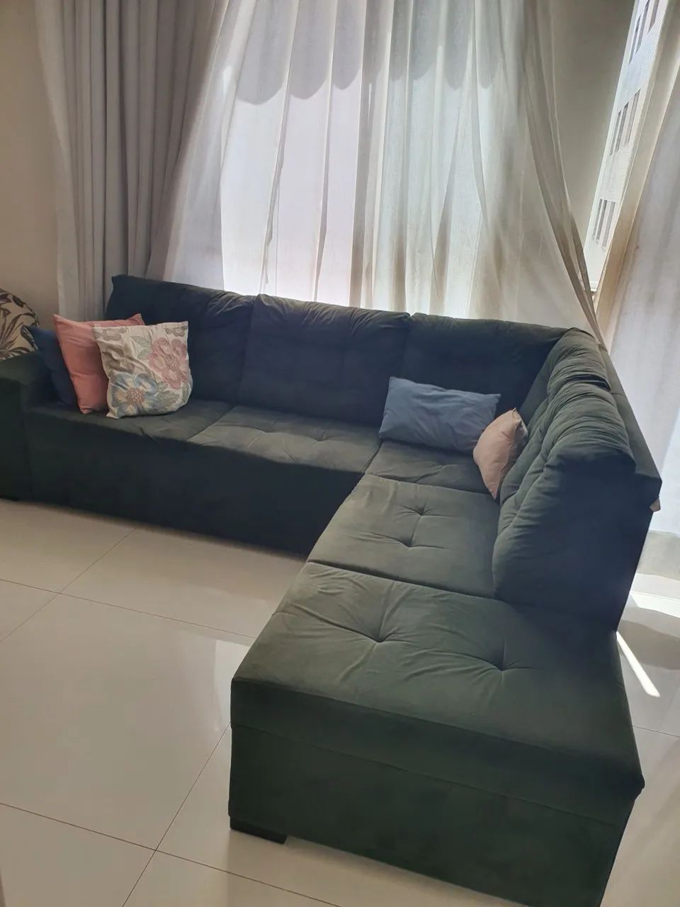 Lindo e grande sofá de veludo  - Foto 2