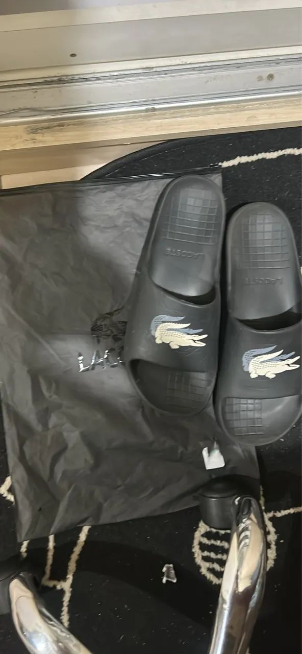 Chinelo Lacoste 
