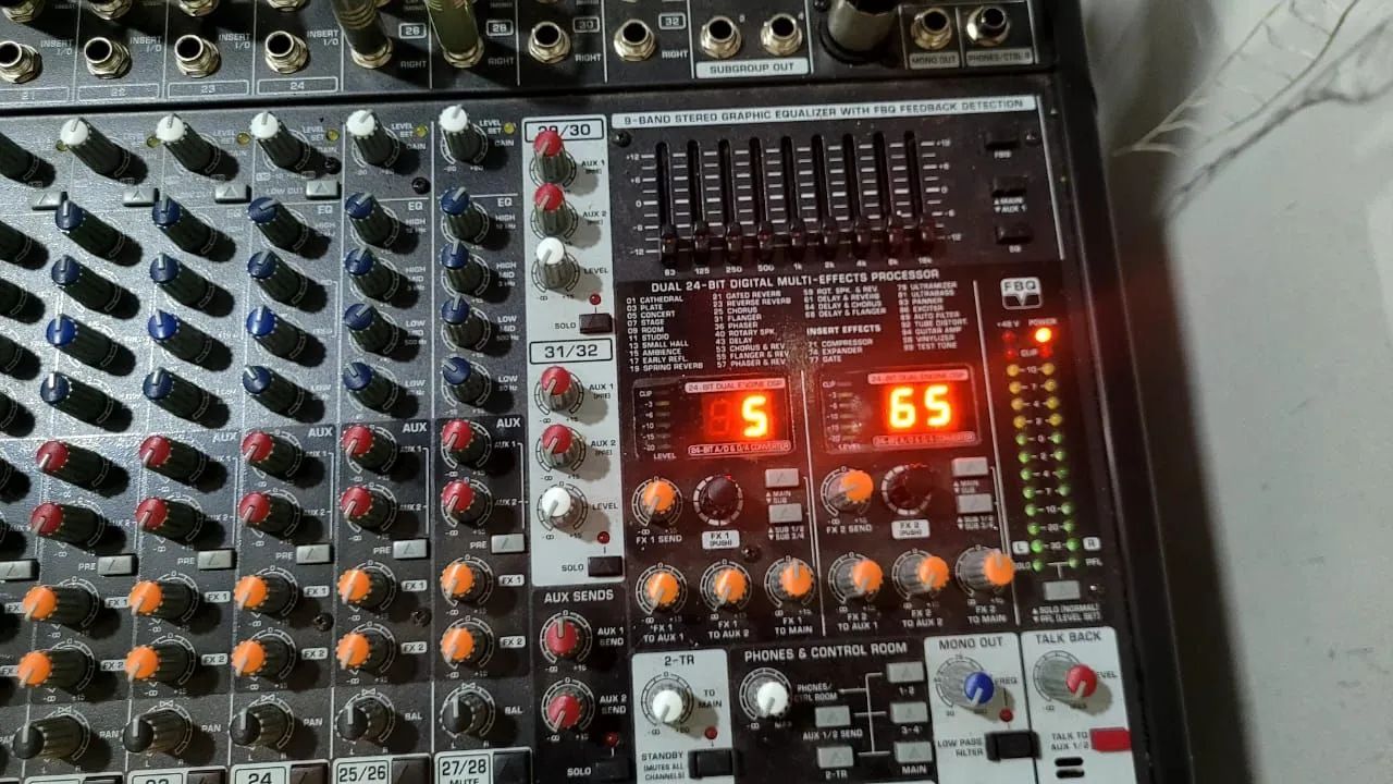 Mesa de  Som Behringer FX 3242 - Foto 2