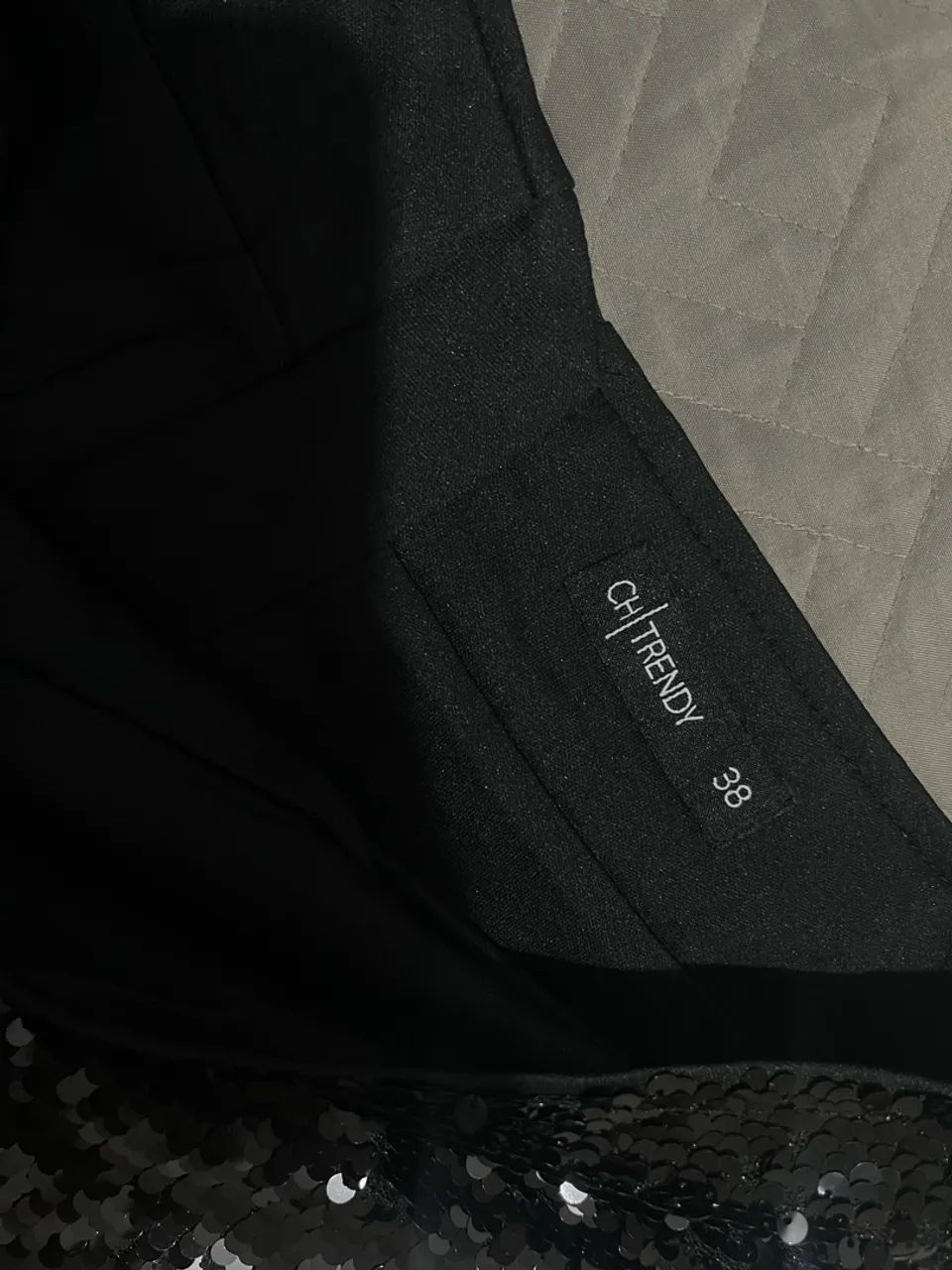 Short Preto de Paetê - Foto 2