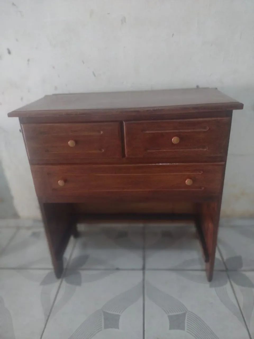 Vende se uma CÔMODA 
