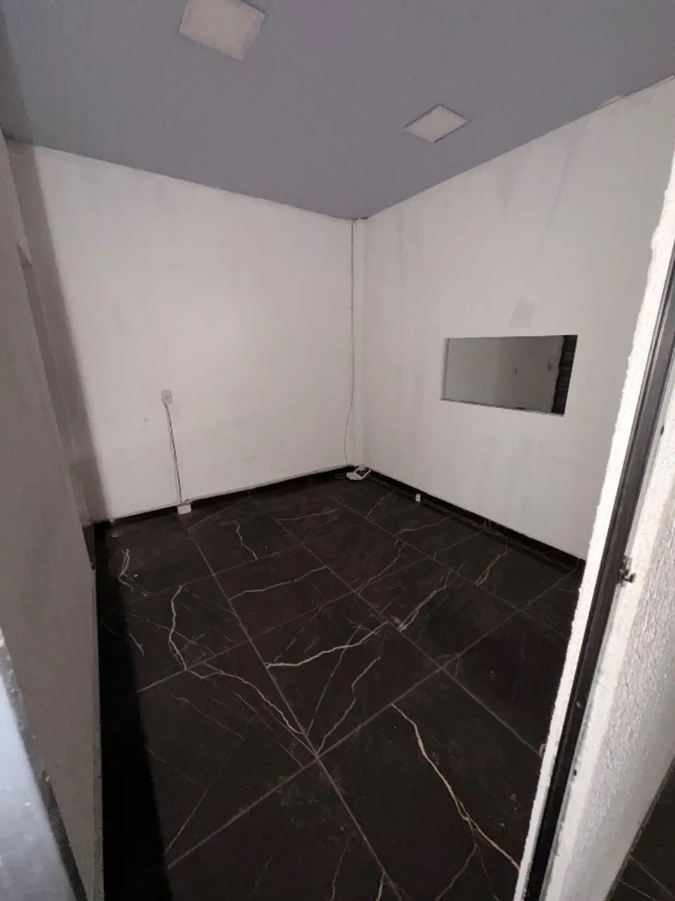 Alugamos essa loja no Centro de Vilar dos Teles / impecável!
