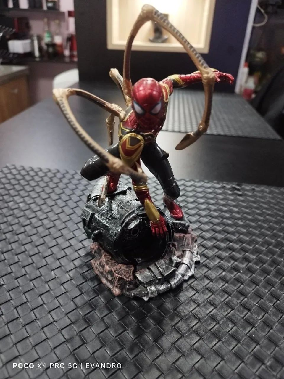 Estátua Homem-Aranha  - Foto 2