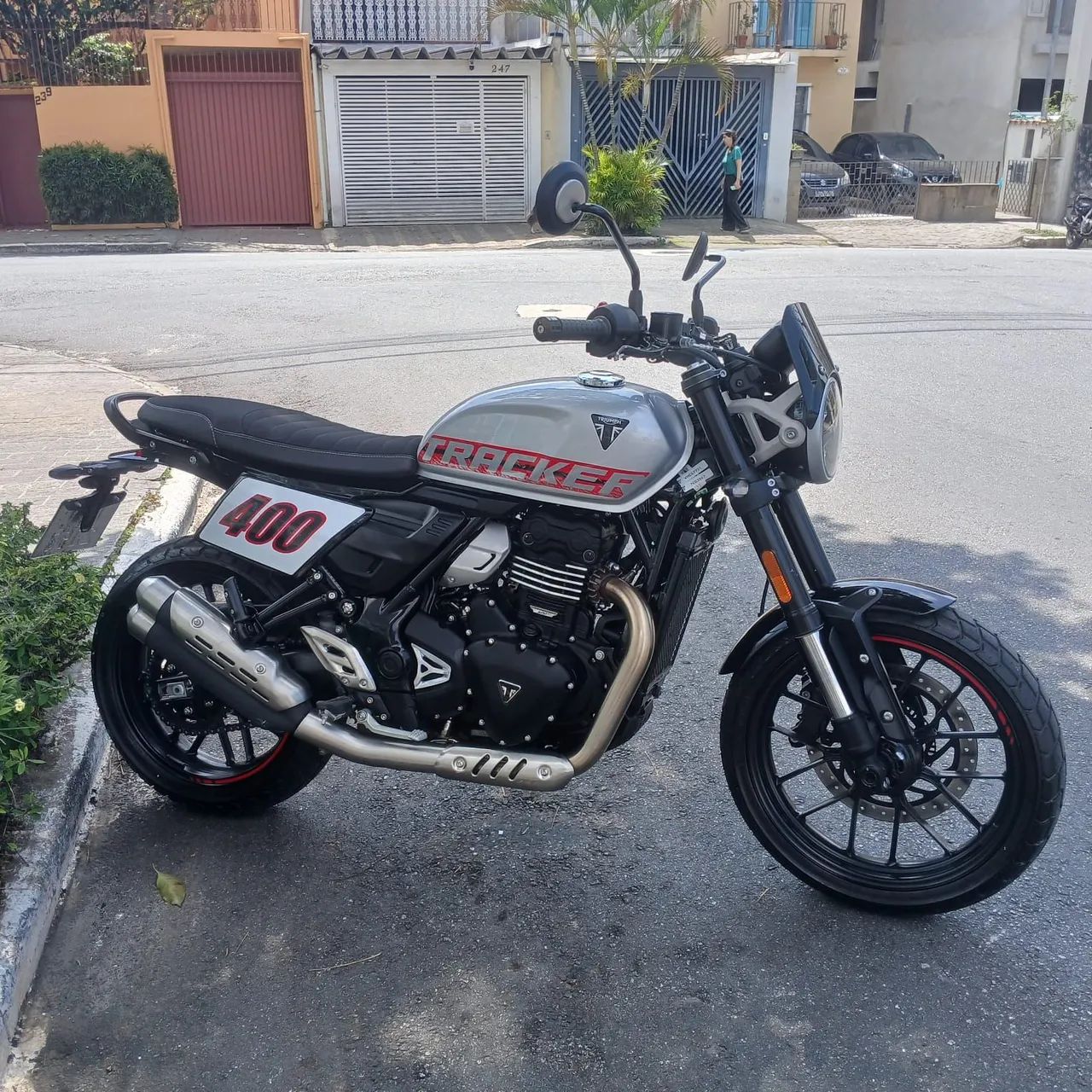 Thiumph Tracker 400  - Foto 2
