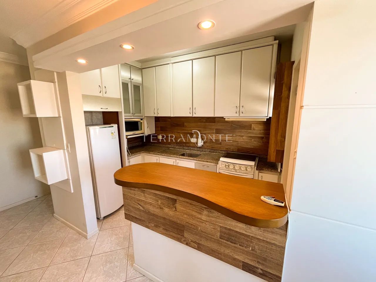 Apartamento mobiliado no Centro por R$ 380 mil - Foto 3