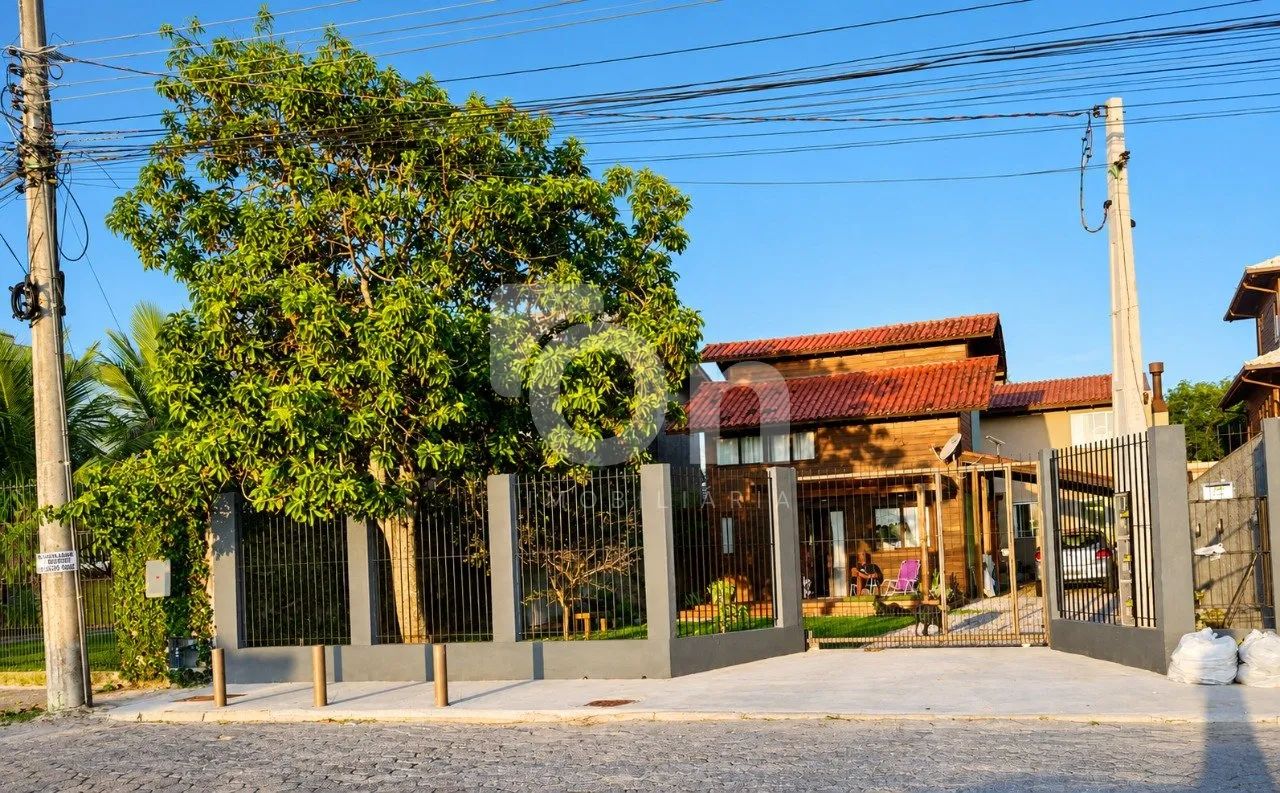 Conjunto de 3 casas de 1 dormitório no Campeche