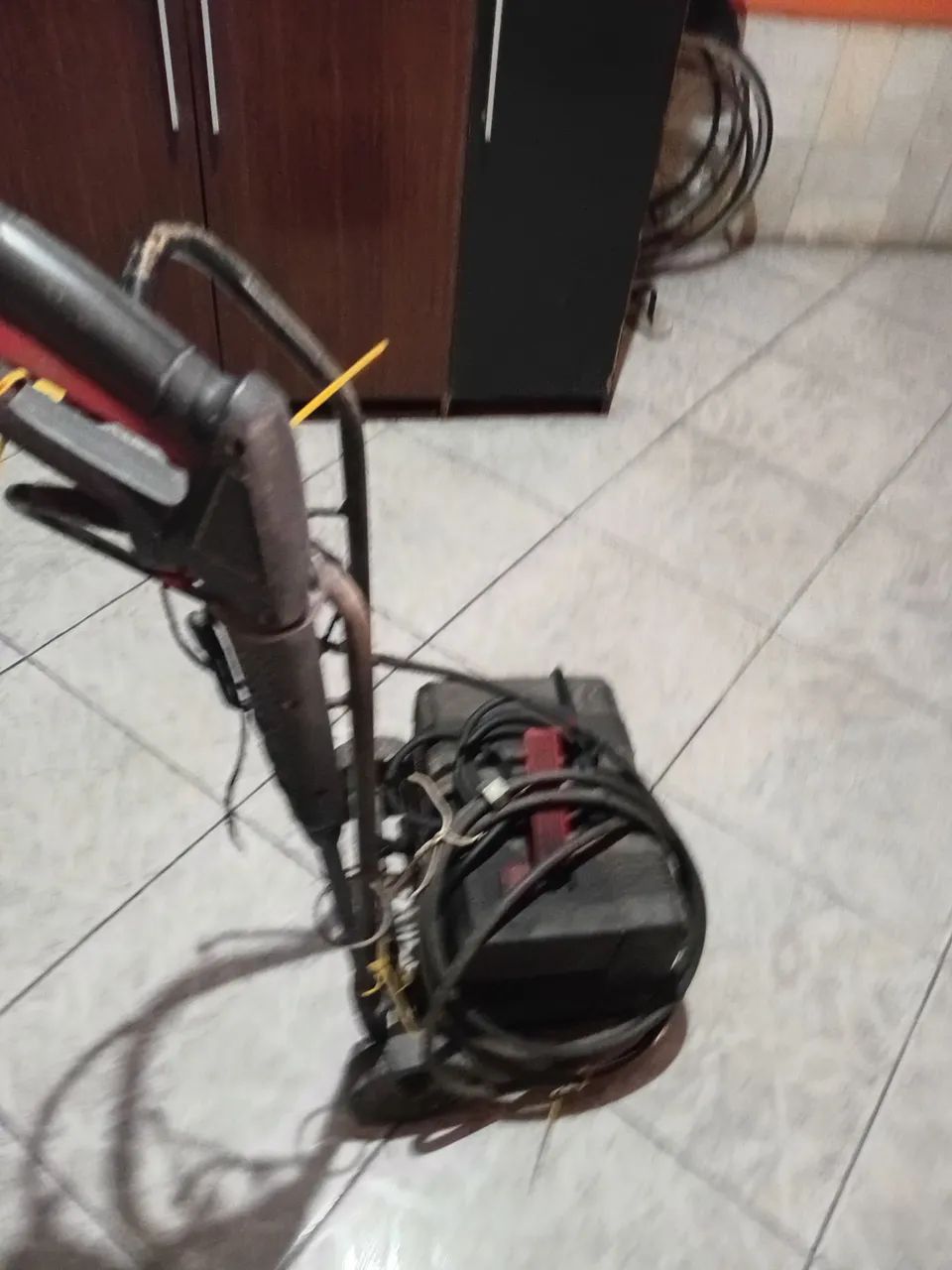 Lavadora Alta Pressão Gong profissional 220V com Defeito  - Foto 2