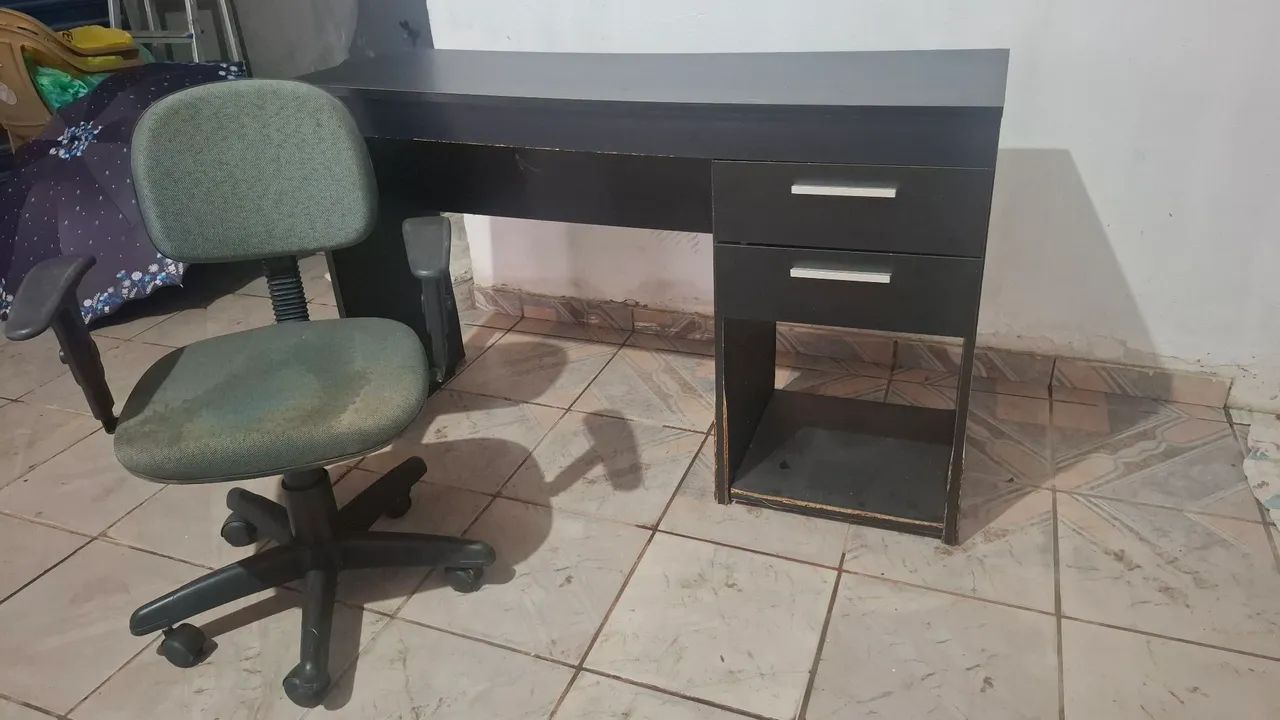 Mesa e cadeira home office