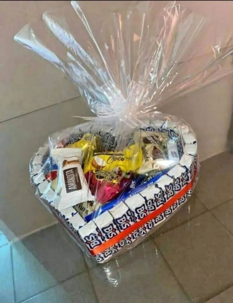CAIXA DE CHOCOLATE EM FRMATO DE CORAÇÃO 