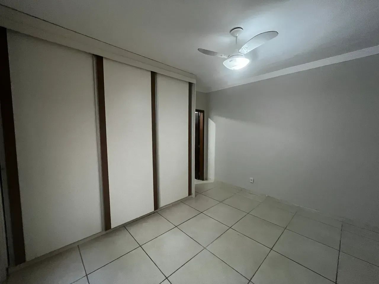 Casa com 4/4 sendo 3 suites, energia solar e piscina - Foto 4