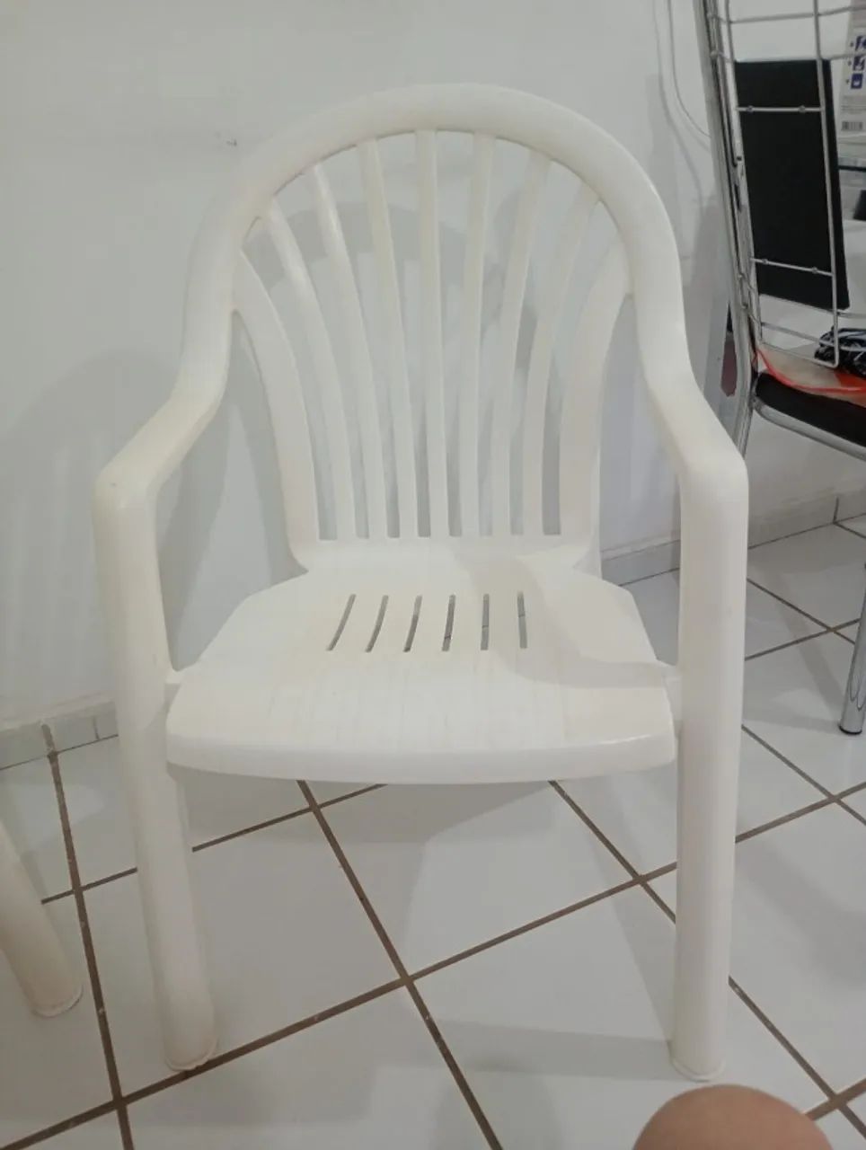 VENDO 2 CADEIRAS POLTRONA PLÁSTICA GROSFILLEX - Foto 3