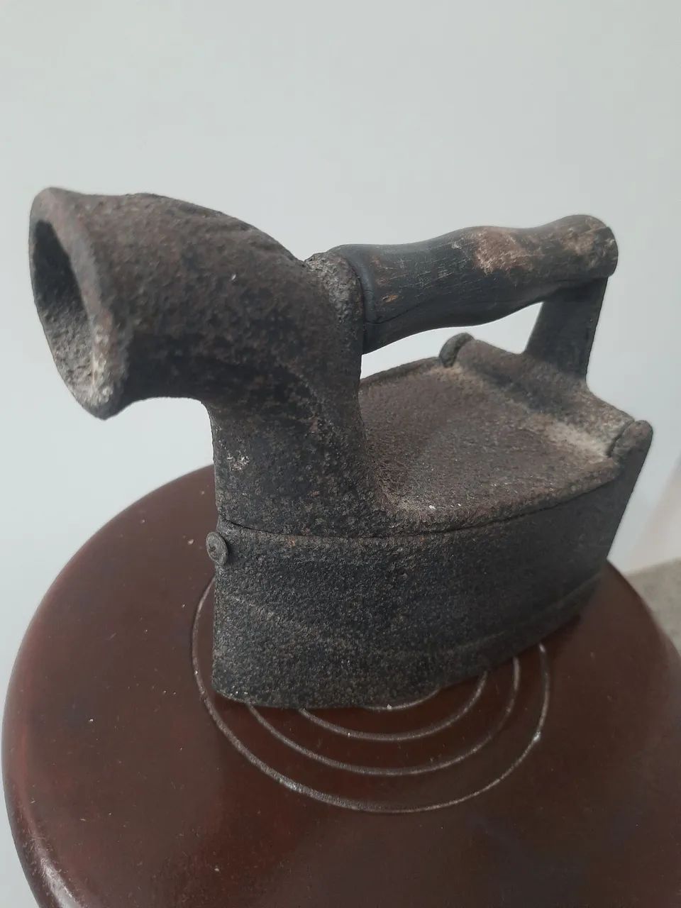 Ferro de passar antigo 