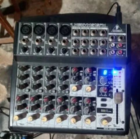 Mesa Behringer 1202 boa toda 