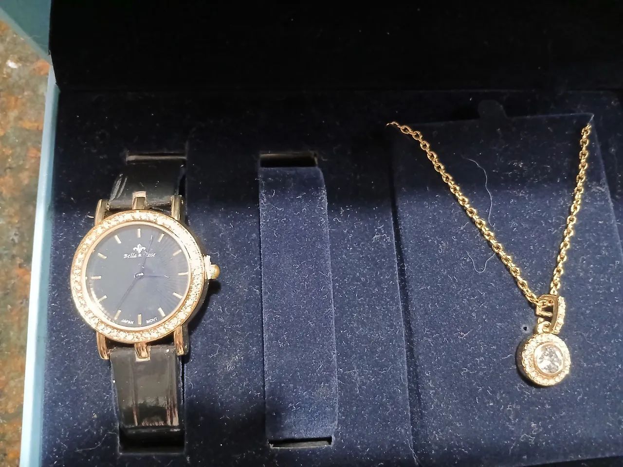 Conjunto. Relógio é gargantilha Bella & Rose importado - Foto 5