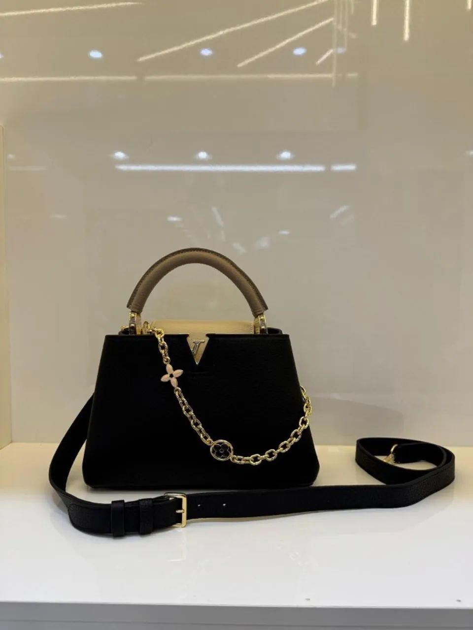 Bolsa Capucines BB Louis Vuitton  - Foto 5