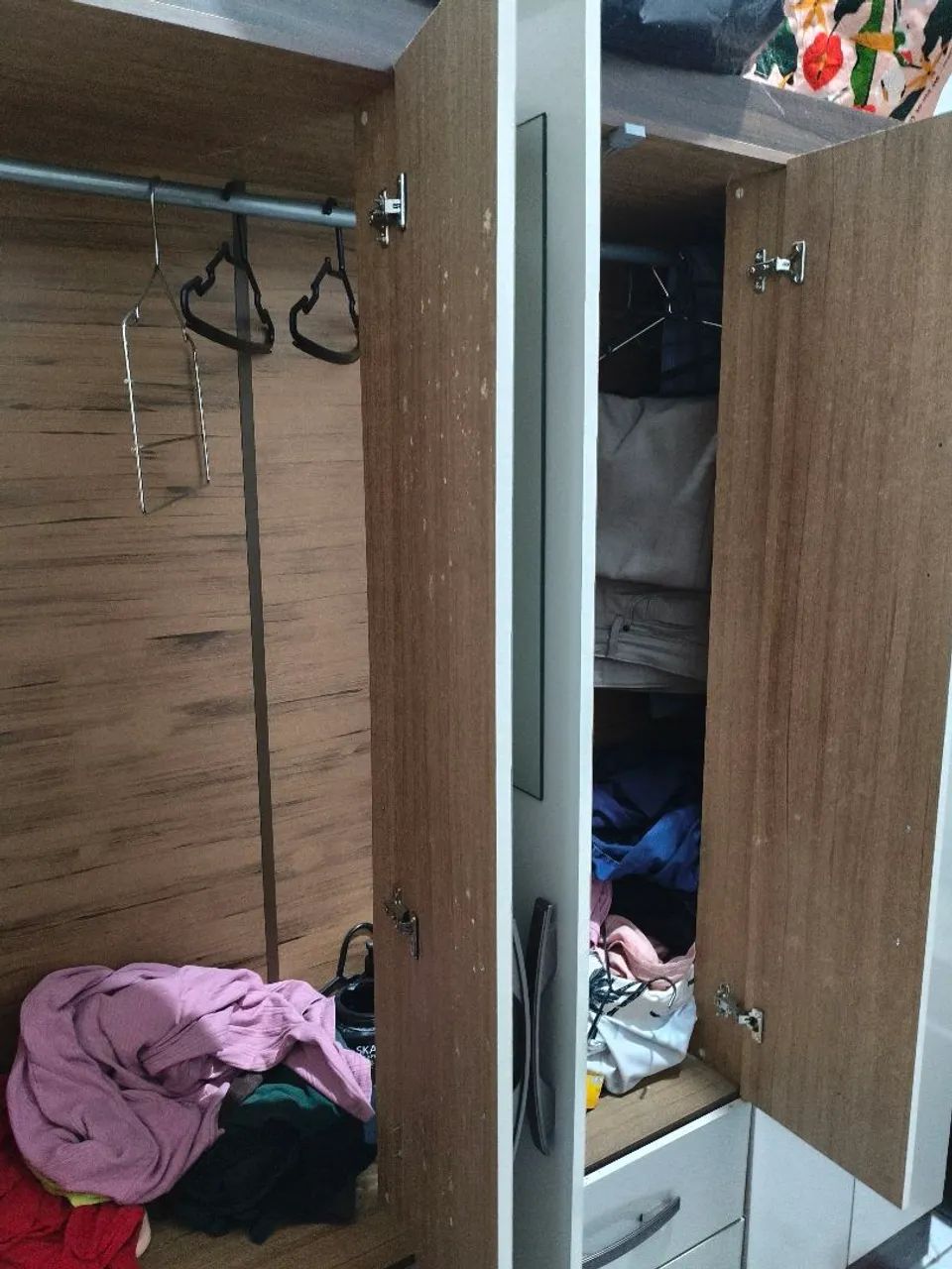 Guarda roupa de casal com espelho semi novo - Foto 4