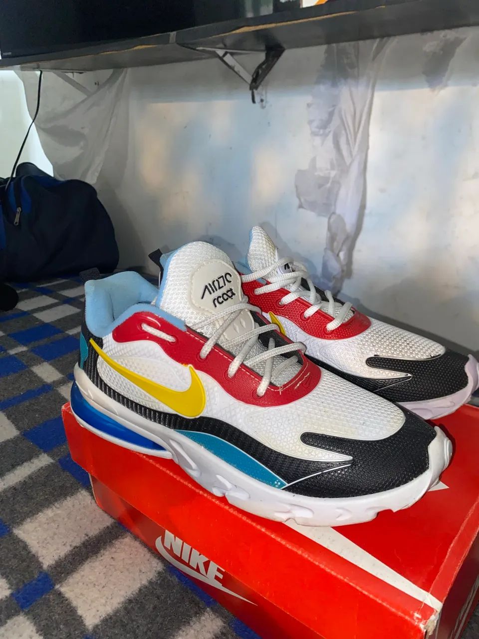 O modelo em destaque na imagem é o Nike Air Max 270 React. Pra vender logo  - Foto 3