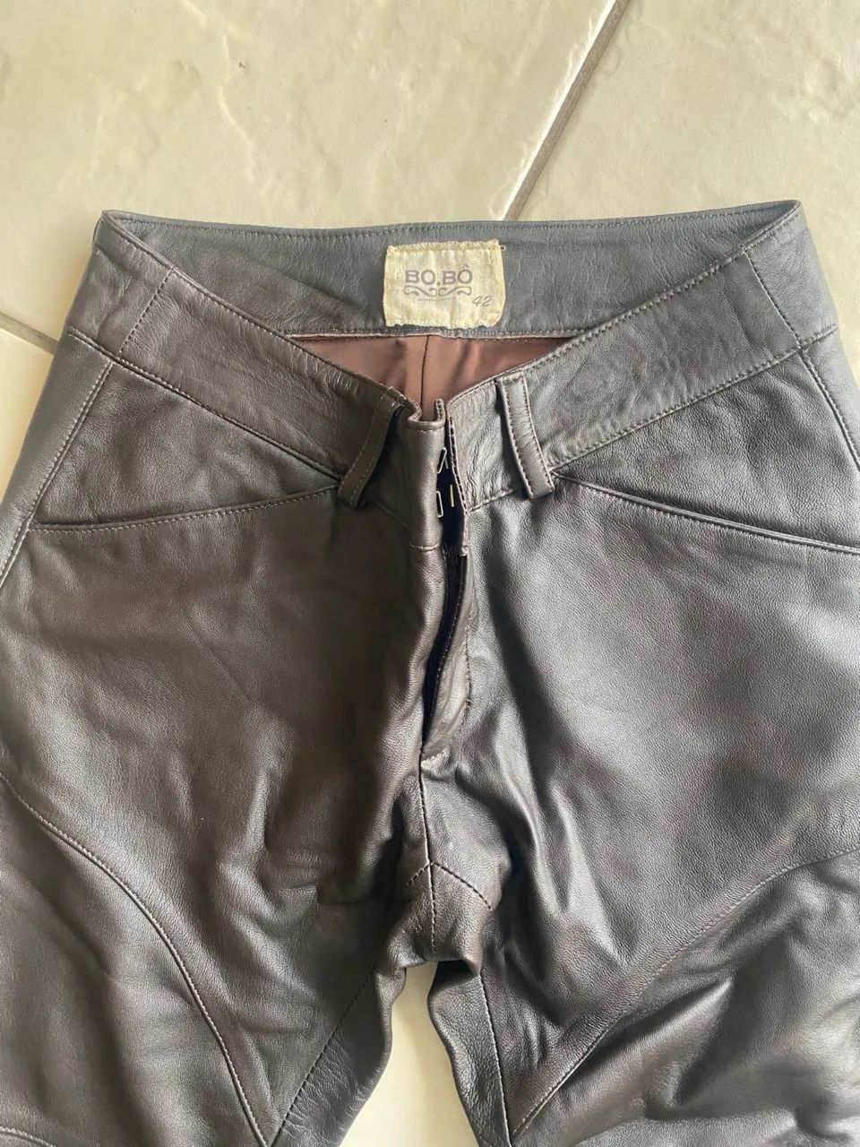 Calça Bobô Couro Legítimo tam 42