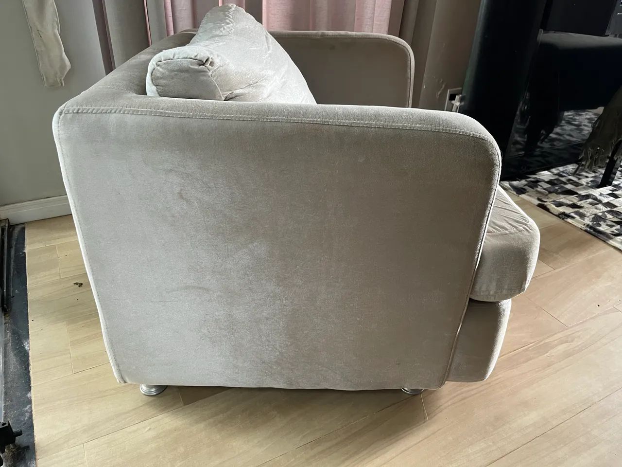 Poltrona Confortável em Suede/Veludo Bege - Excelente Estado