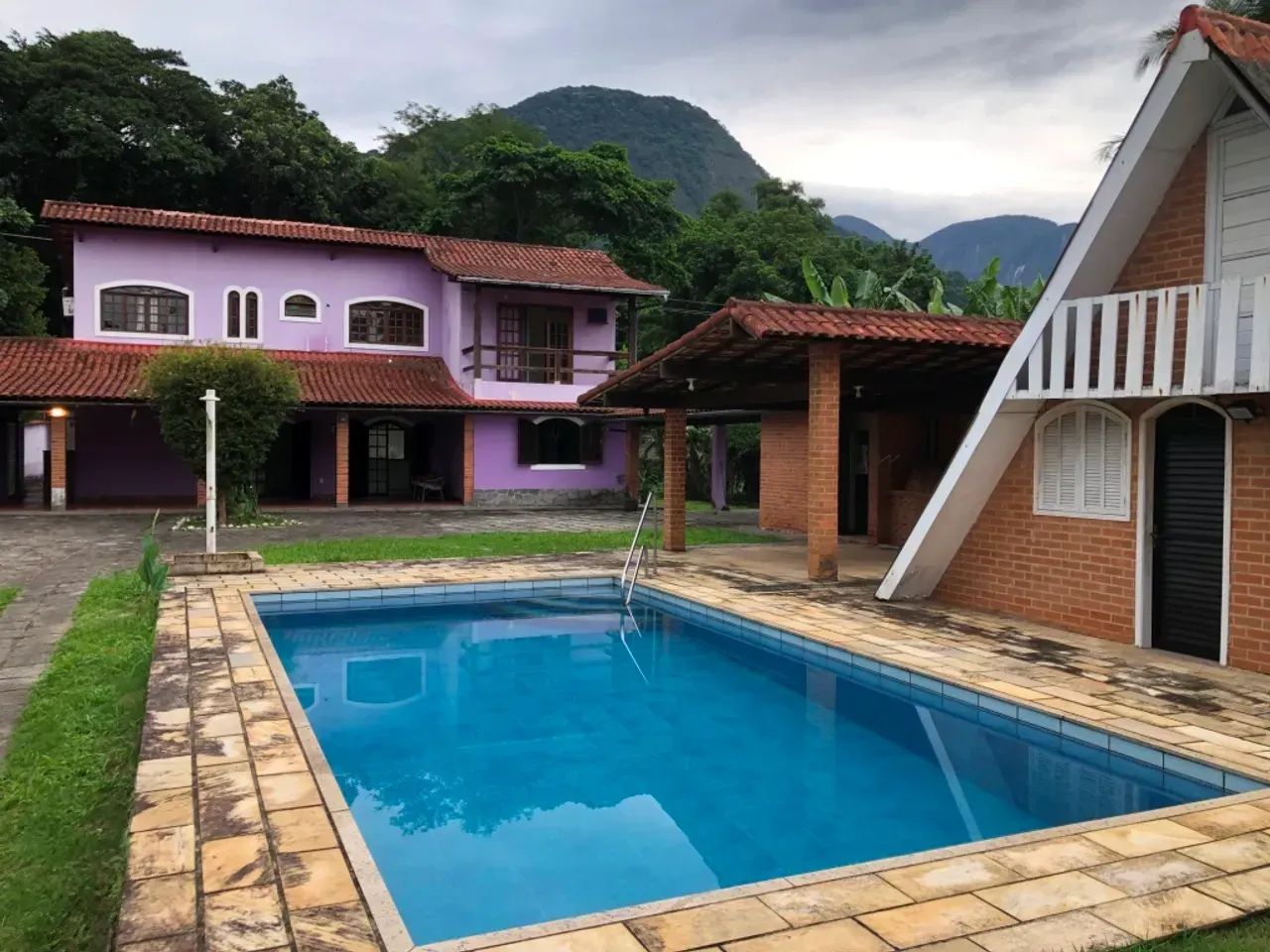 CASA DUPLEX 04 QTS EM CONDOMÍNIO FECHADO COM PISCINA E CHALÉ.