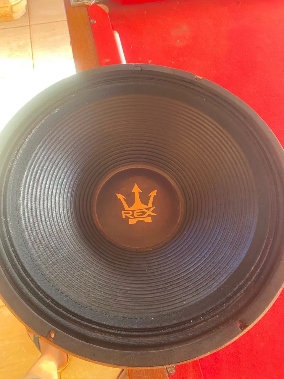 Rex de 18 polegadas 1200rms todo original, só tem detalhes toca muito