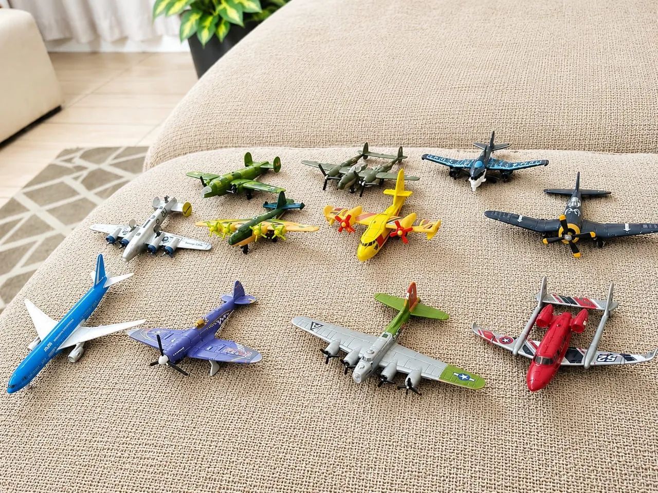 Linda coleção de aviões 1:64  raridade 