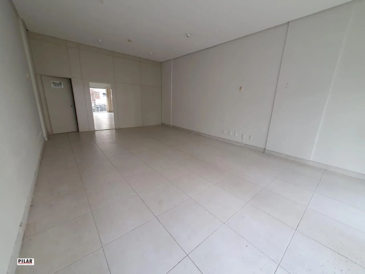 Sala comercial térrea para locação no centro de Criciúma - Foto 4