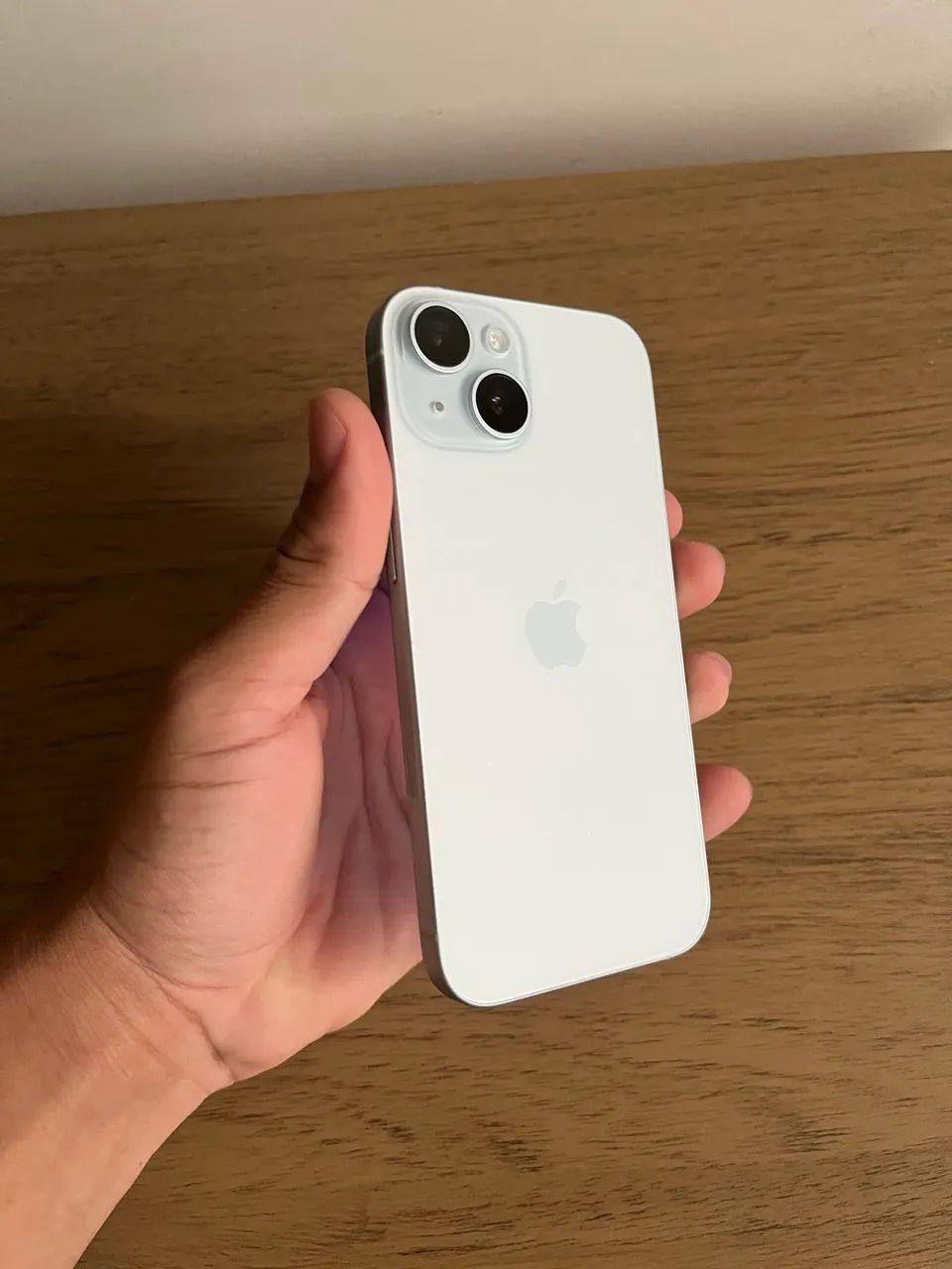 iPhone 15 azul bem cuidado sem marcas  - Foto 2