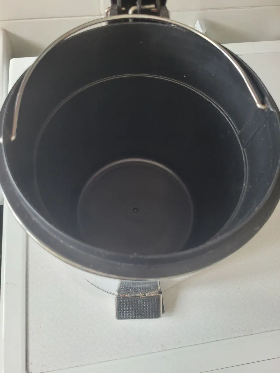 Lixeira inox 5L ideal pra cozinha ou banheiro - Foto 4