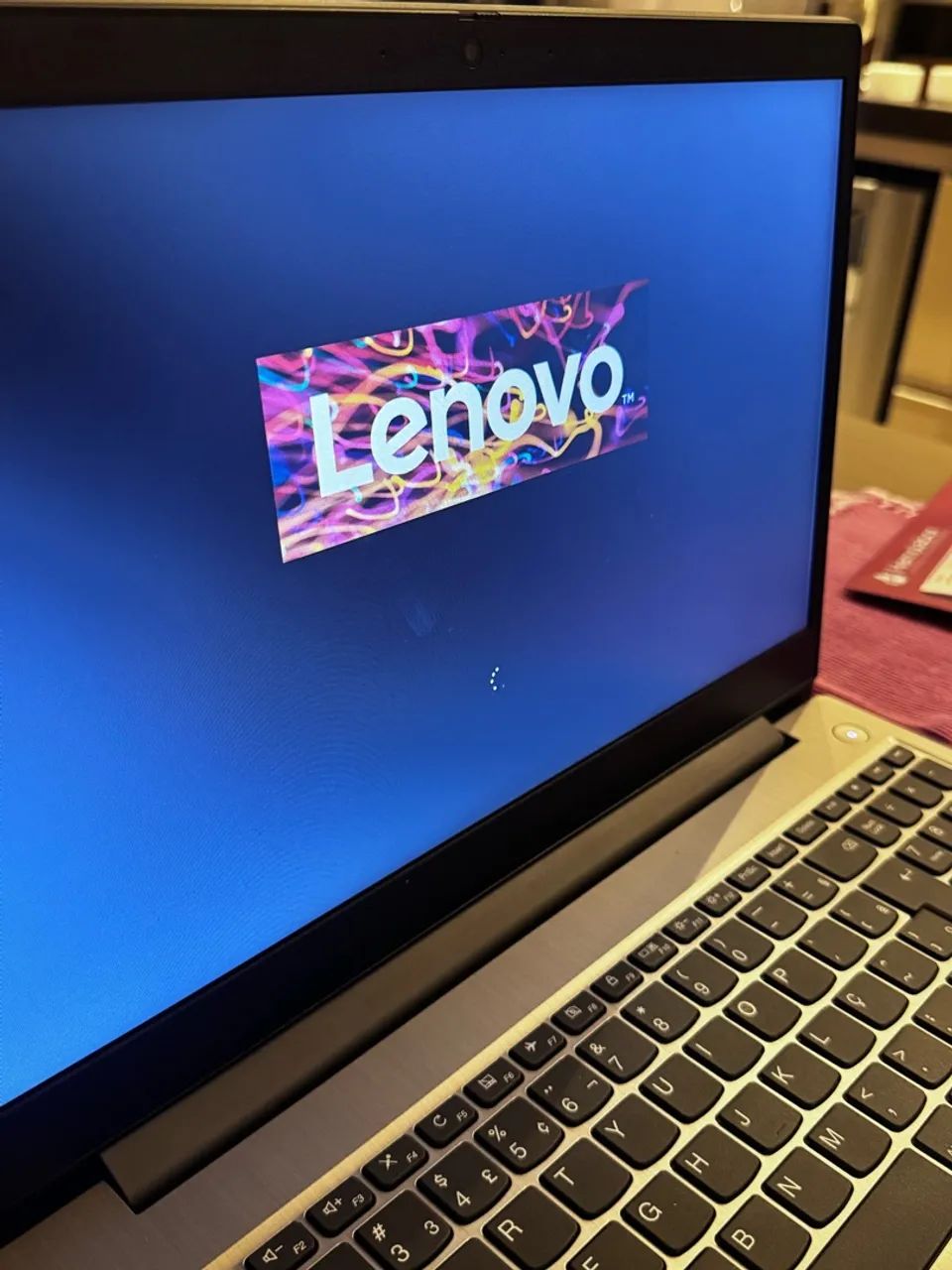 PC Lenovo IdeaPad 3 15IML05.