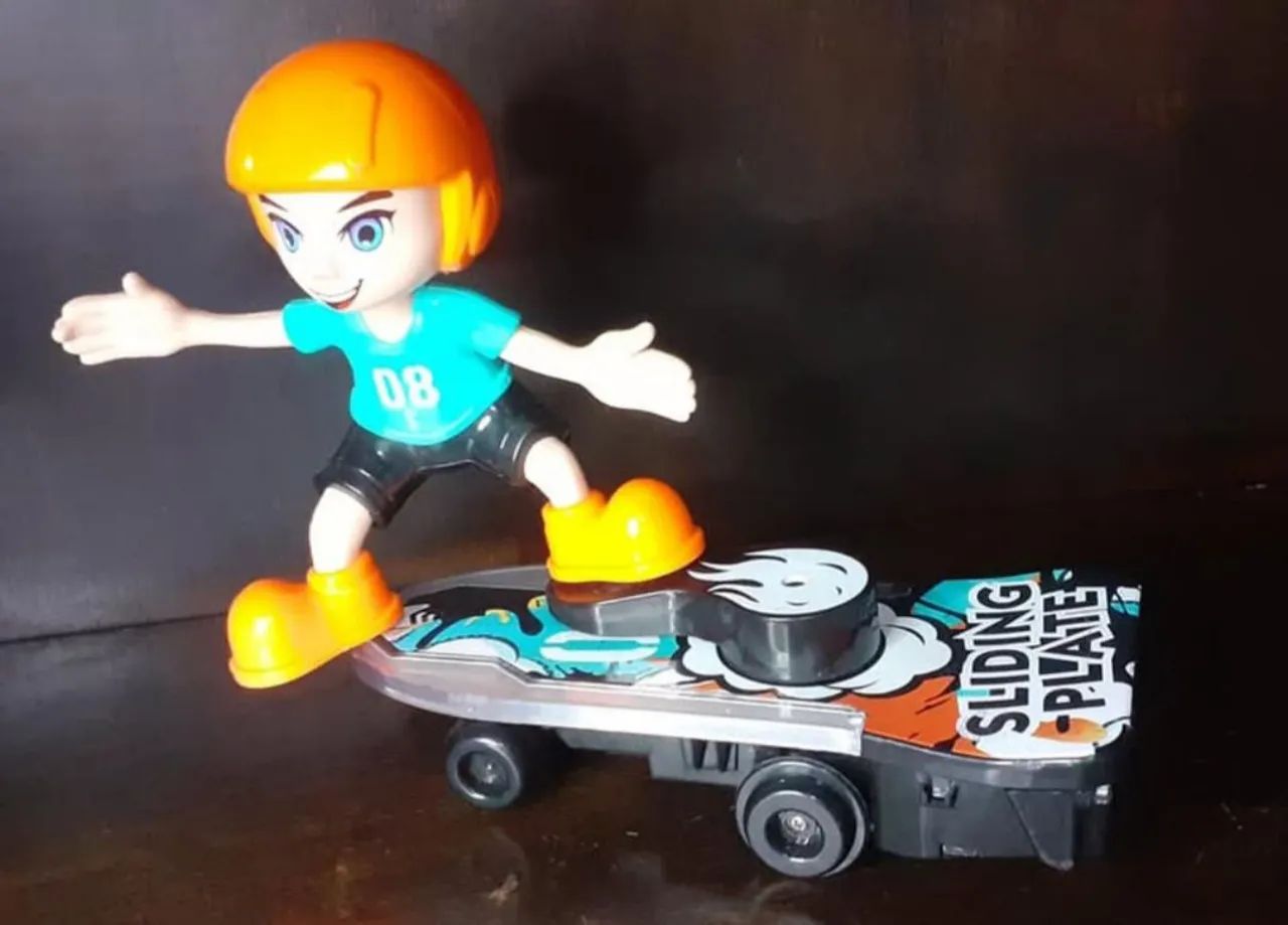 Boneco Skatista 