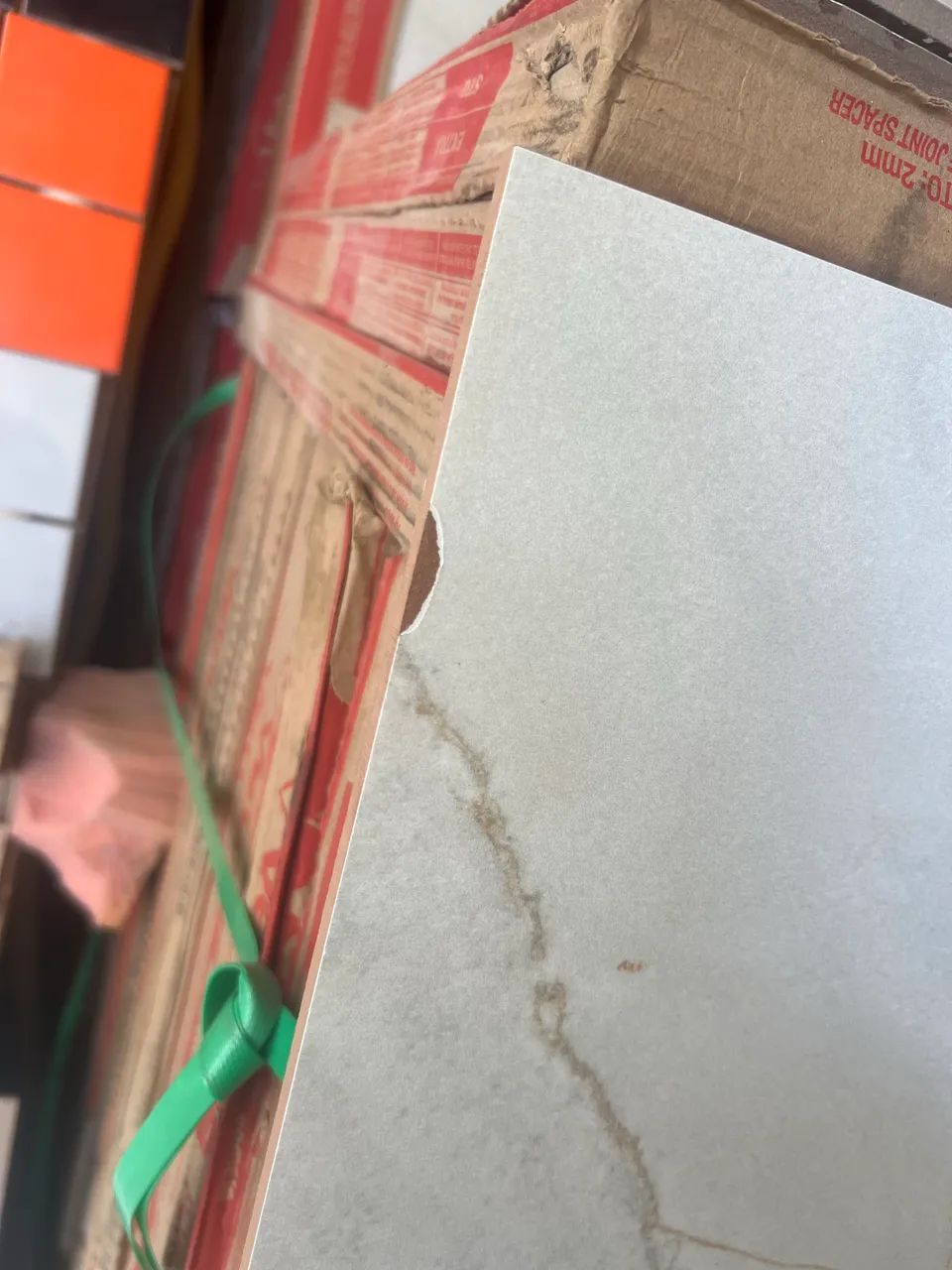 Cerâmica 67x67 tipoC (refugo) com defeito 19,99 - Foto 4