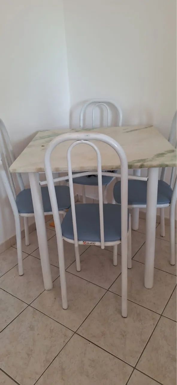 Mesa 4 cadeiras 