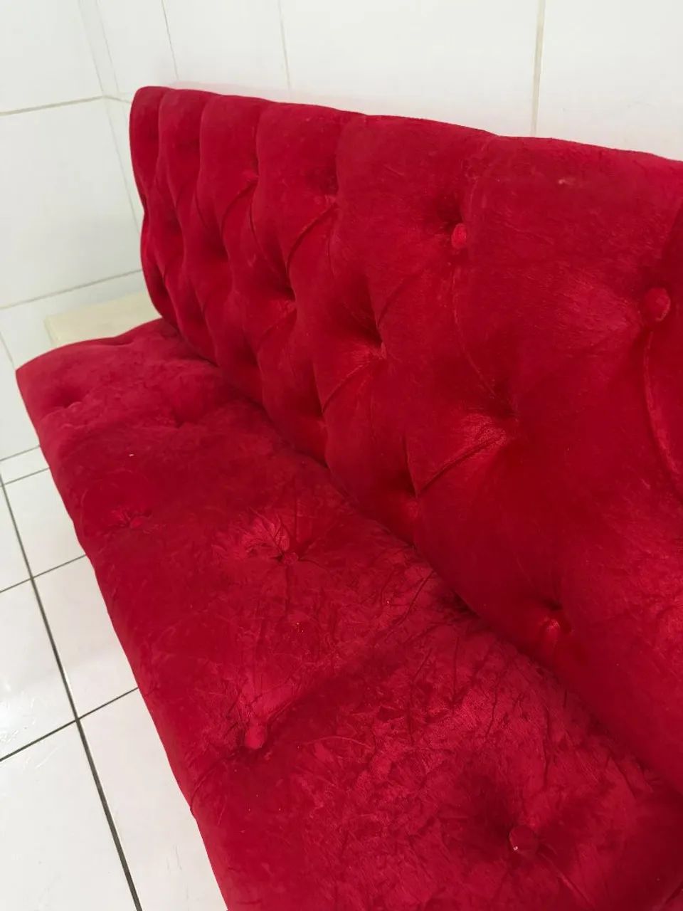 SOFÁ BAÚ VERMELHO COM ENCOSTO - ESTADO DE NOVO! - Foto 2